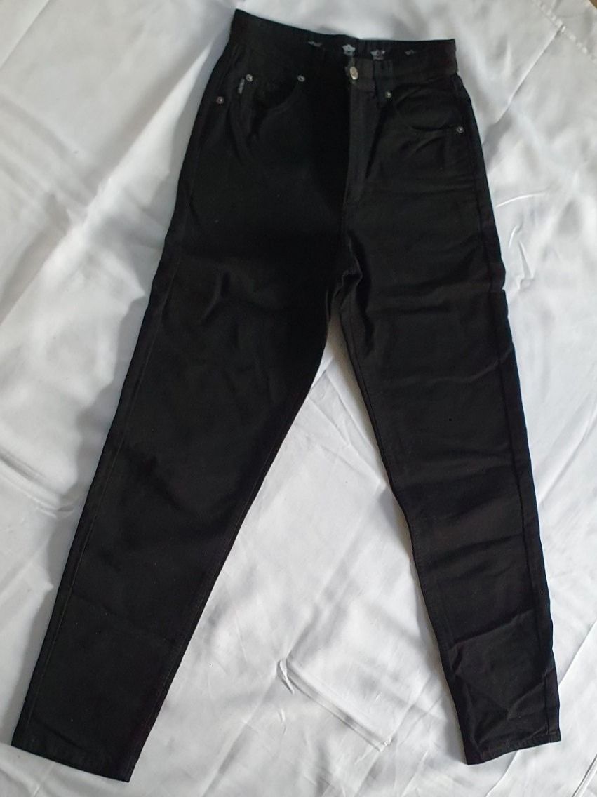 Pantaloni: schwarze Damenhose in 36 – Usato da Niederbuchsiten venduto da klengyel
