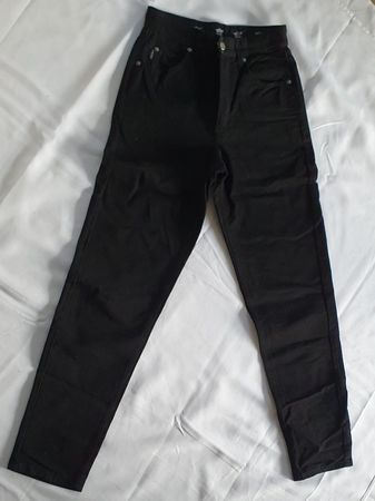 schwarze Damenhose in 36