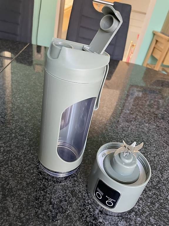 Appareils de cuisine: Akku Mixer mit Trinkbecher – Neuf avec emballage d'origine à ossingen par franco057 4