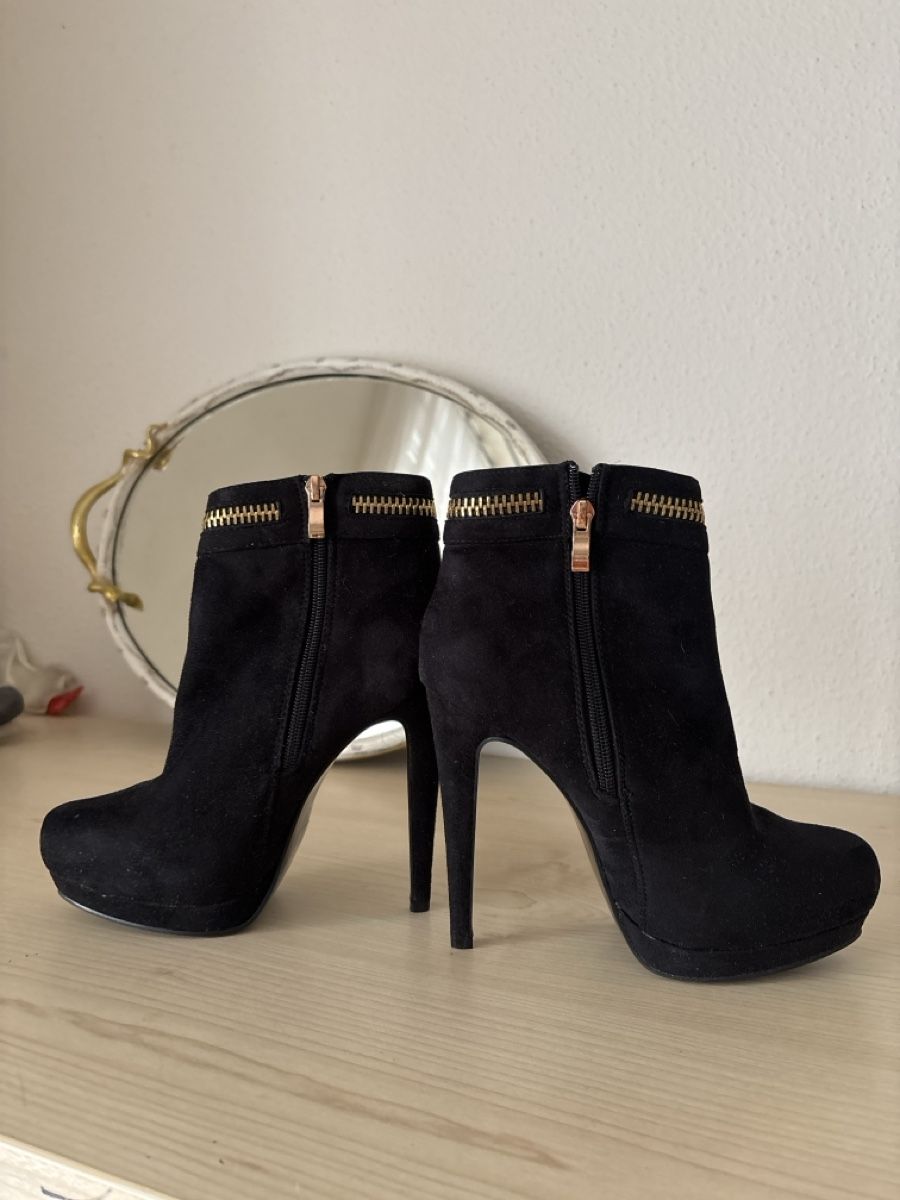 Damenschuhe: Schwarze Stiefeletten mit Absatz, Gr. 38 - neu – Neu (gemäss Beschreibung) aus Altendorf von mausi771 1