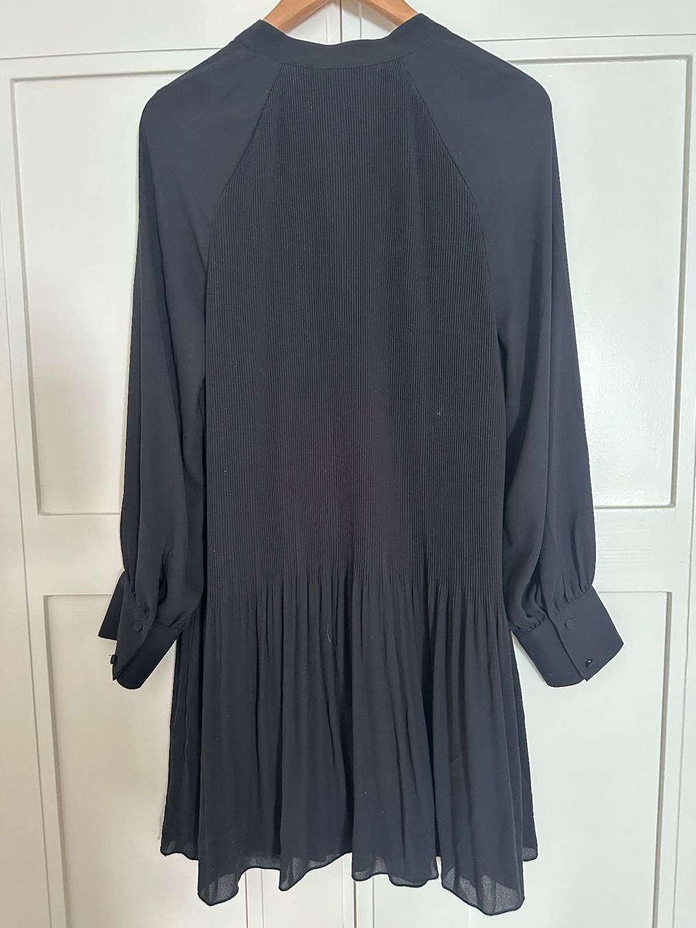 H&M Vestiti: Leichtes Midi-Kleid Schwarz mit Plissée – Nuovo (secondo la descrizione) da Zürich venduto da 72strandkorb 2