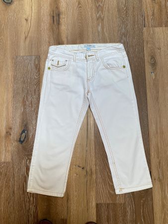 Great cream 3/4 trousers. 10-11 yrs old