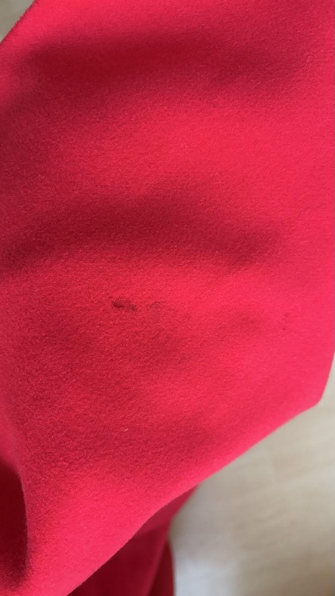 Cappotti: Leuchtend roter Mantel mit Gürtel – Usato da Pratteln venduto da plk_px2d 5