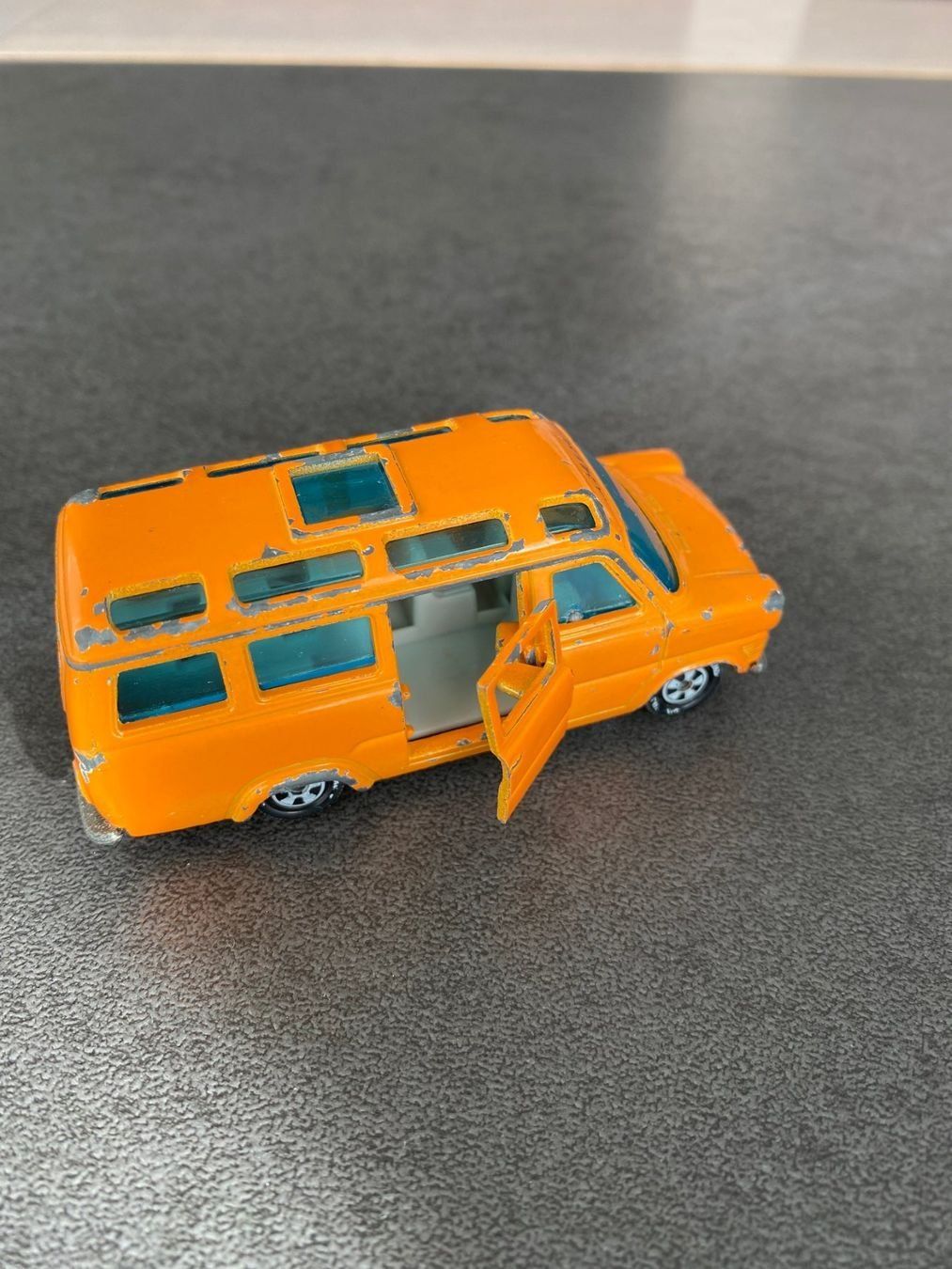 Siku Modellini d'auto: Siku Ford transit Schulbus orange – Usato da Meyrin venduto da Abac007 1