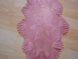 Tisch-Mitteldecke 80 x35 cm HANDARBEIT vom Grosi Antik