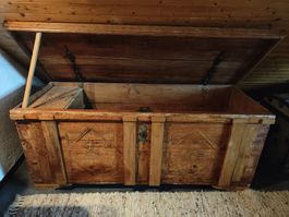 Holztruhe antik
