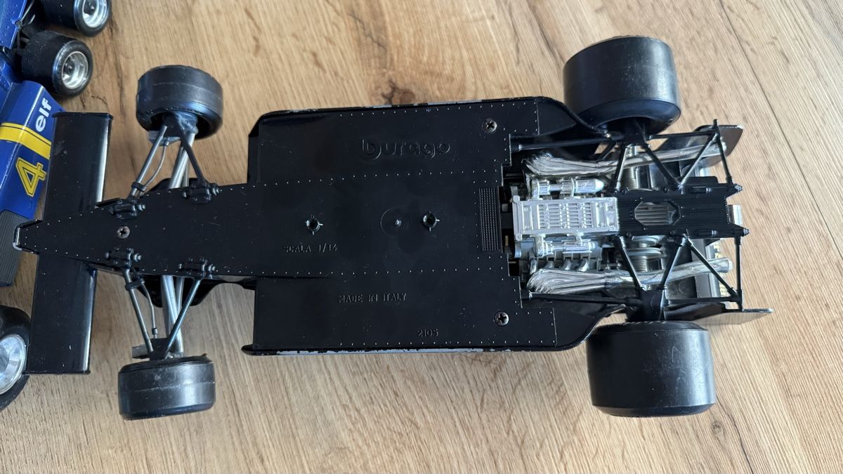 Bburago Modellini d'auto: F1 Burago 1/14 Modellautos – Usato da Allschwil venduto da Schweiz2016 2