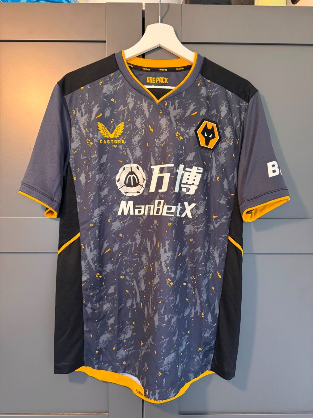 Canottiere & Pantaloni: Wolverhampton Wanderers Away Trikot Castore Grösse L – Nuovo (secondo la descrizione) da Oftringen venduto da Ciciinho20