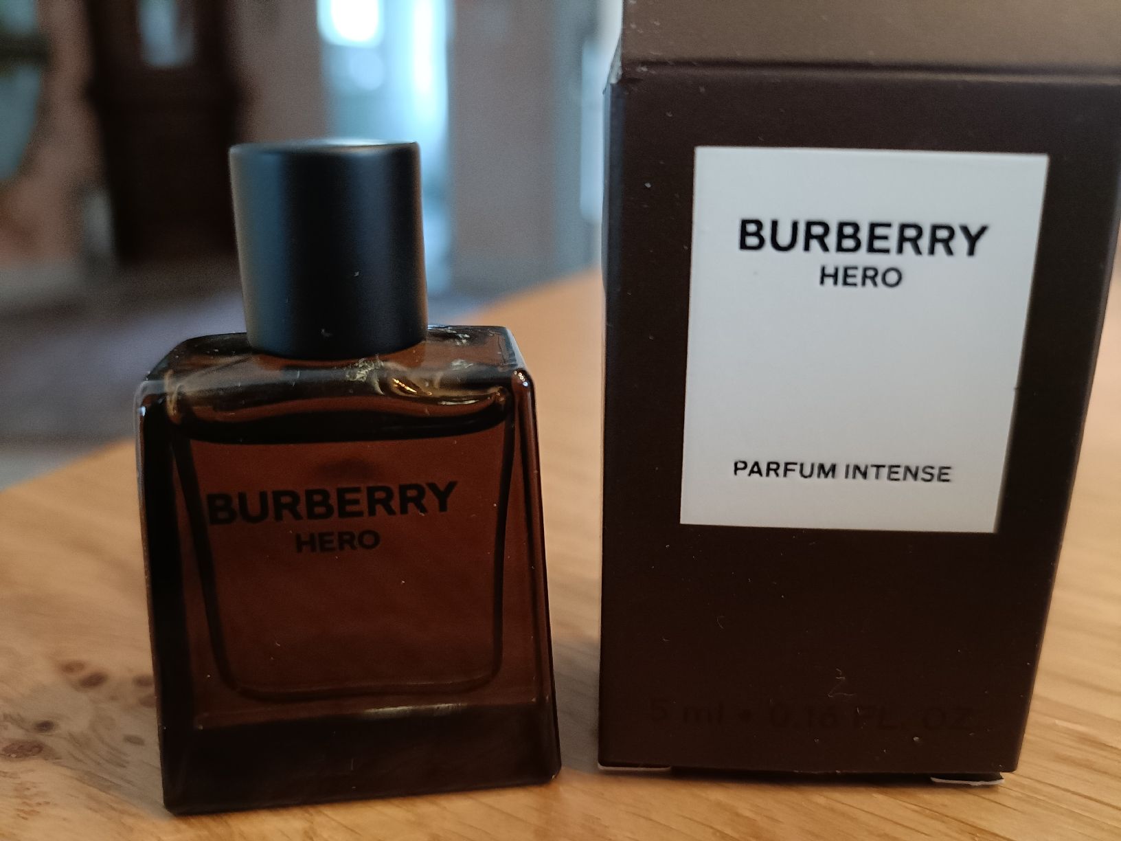 Burberry Profumi & Eau de Toilette: Burberry Parfums, Goddess & Hero, je 5ml proben – Nuovo e nell'imballaggio originale da Sargans venduto da Polifemo58 2