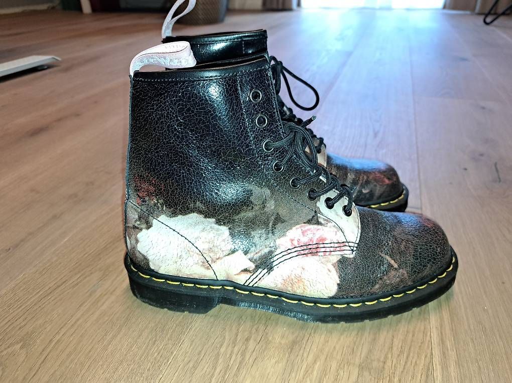 Dr. Martens Scarpe da donna: Dr. Martens Stiefel mit Blumen Grösse 43 – Usato da Triesen venduto da Snowball82 1