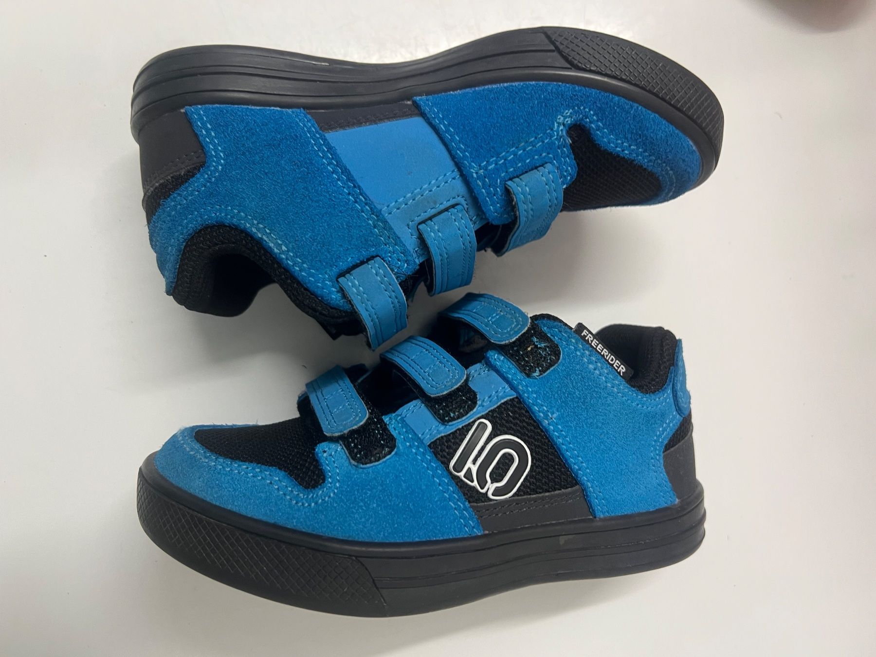 Adidas Scarpe per ragazzi: Basket 5/10 enfants – Usato da Mézières VD venduto da pourkwapa7 1