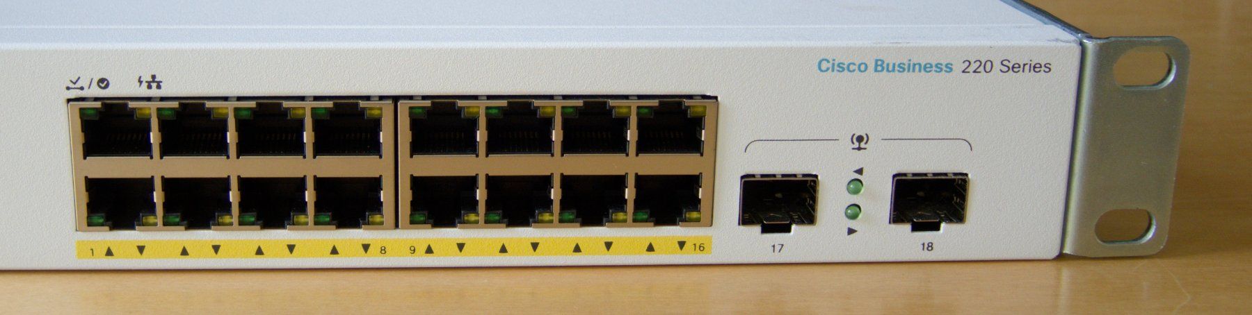 Cisco Hub & Switch: Cisco PoE+ Switch Cisco CBS220-16P-2G – Usato da Basel venduto da Degeb 1