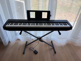Yamaha P-45 Digitalpiano / E-Piano inkl. Ständer & Pedal