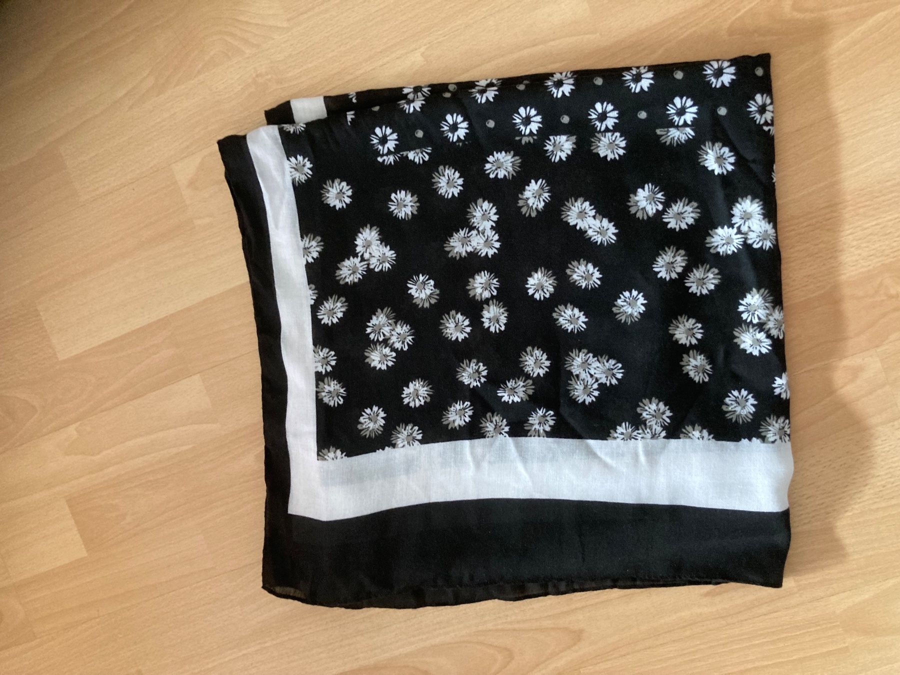 Foulard & Sciarpe: Günstiger  grosser Schal – Usato da Geroldswil venduto da schatz1962 1