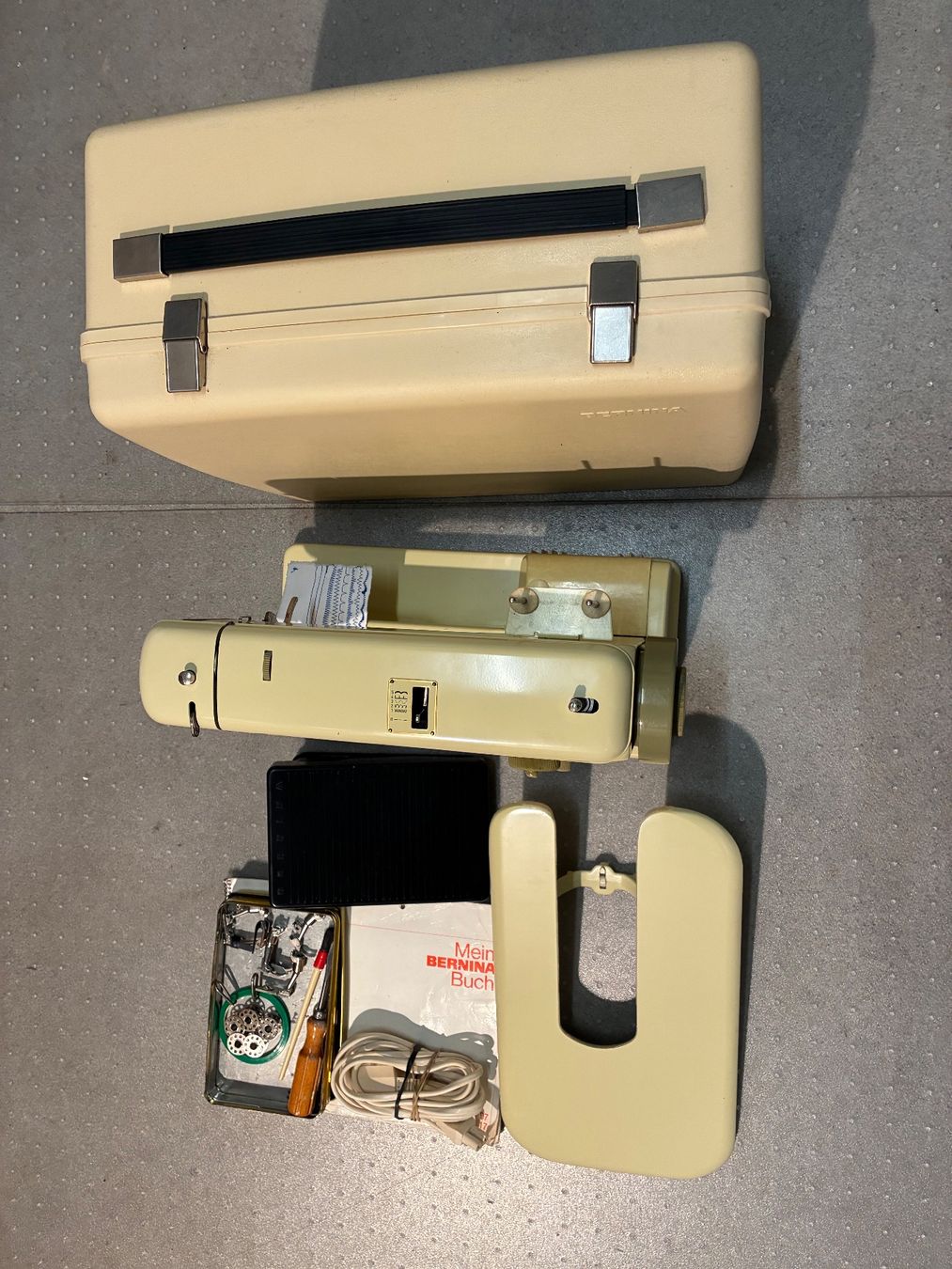 Bernina Macchine da cucire: Bernina 707 mit 6 Monate Garantie – Usato da Hendschiken venduto da zkos