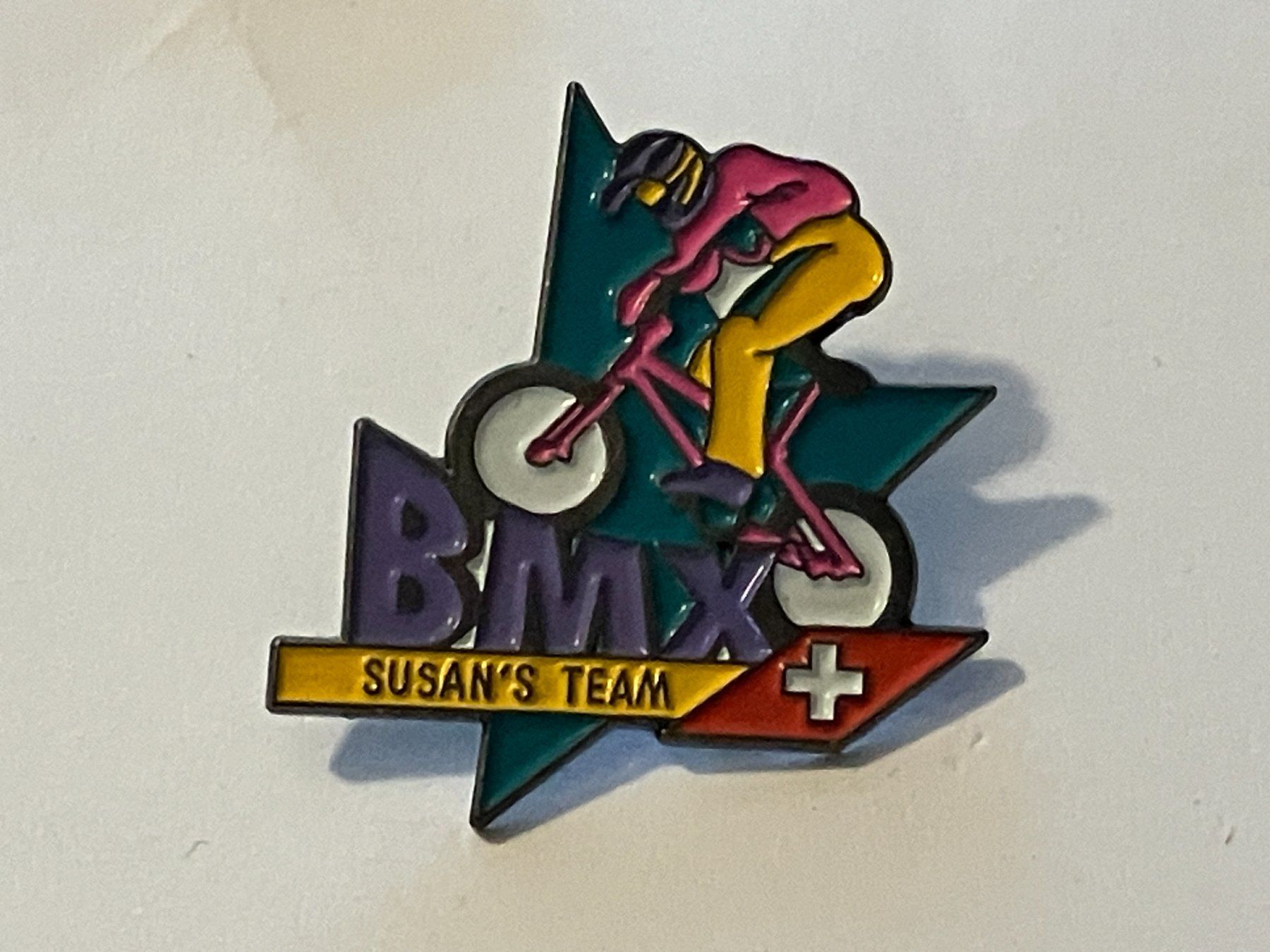 Placchette & Badge: 1 Pin BMX Susan's Team – Usato da Basel venduto da djwwpp
