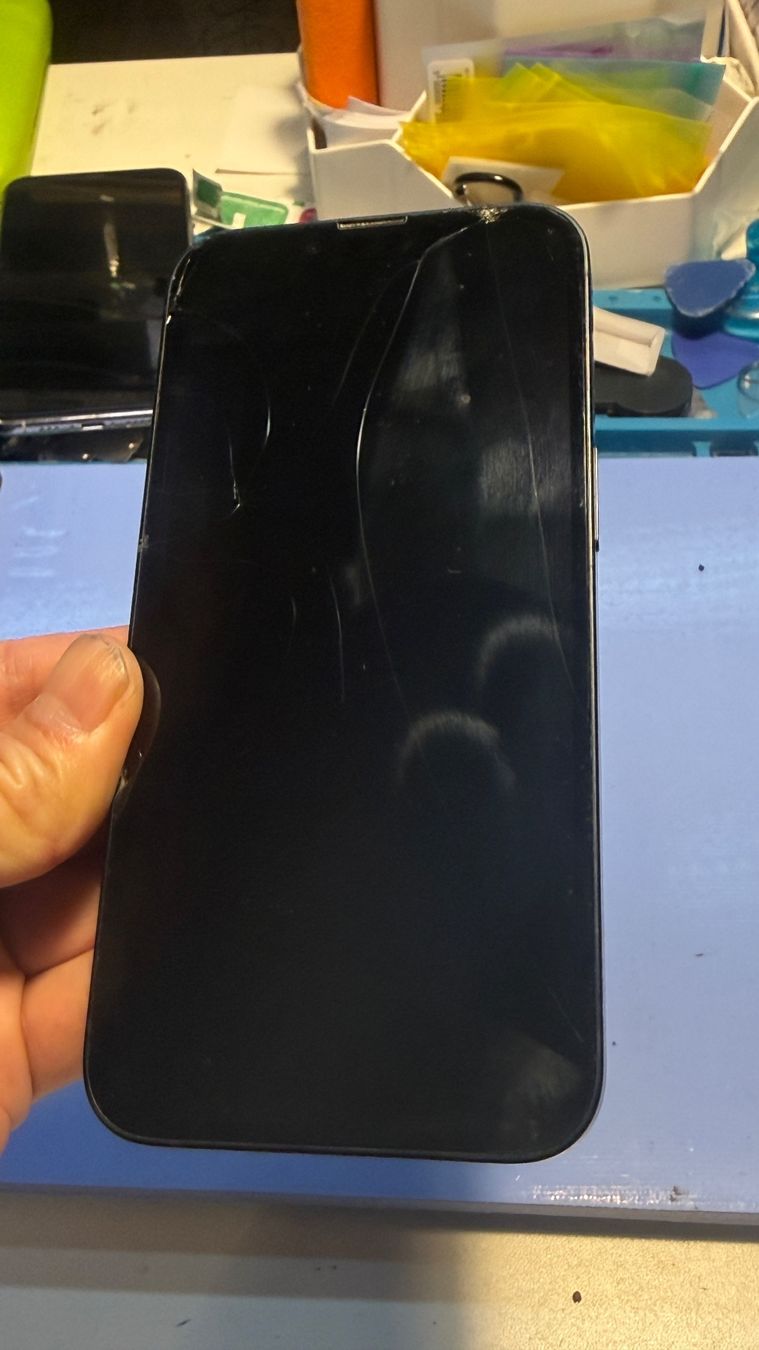 Apple Telefoni cellulari / Smartphones: Ecran original fissuré pour iPhone 14 – Usato da Morges venduto da DA-repa 2