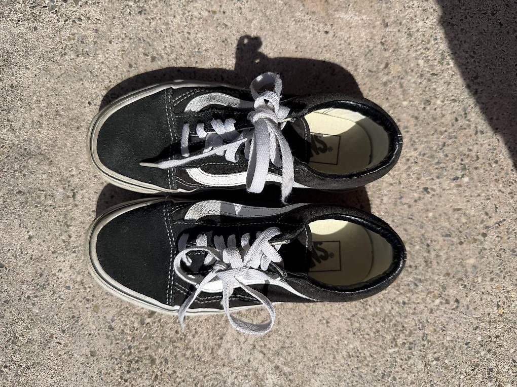 Herrenschuhe: Schwarze Vans – Gebraucht aus Basel von dietschy77