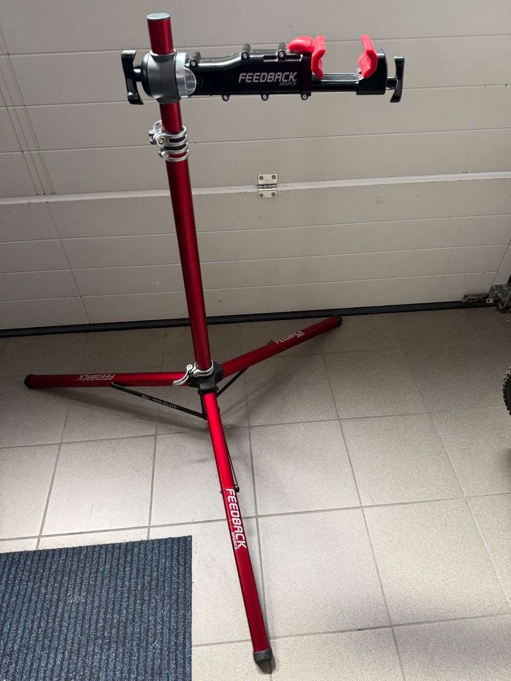 Rateliers à velo: Support de réparation vélo Feedback Pro Elite – D'occasion à Granges-Paccot par Skippy56