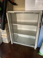 Geräumiger Stahlschrank abschliessbar, 90x43x113cm