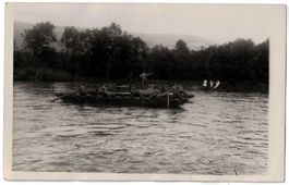 Pontoniere im Fluss, Limmat oder Rhein