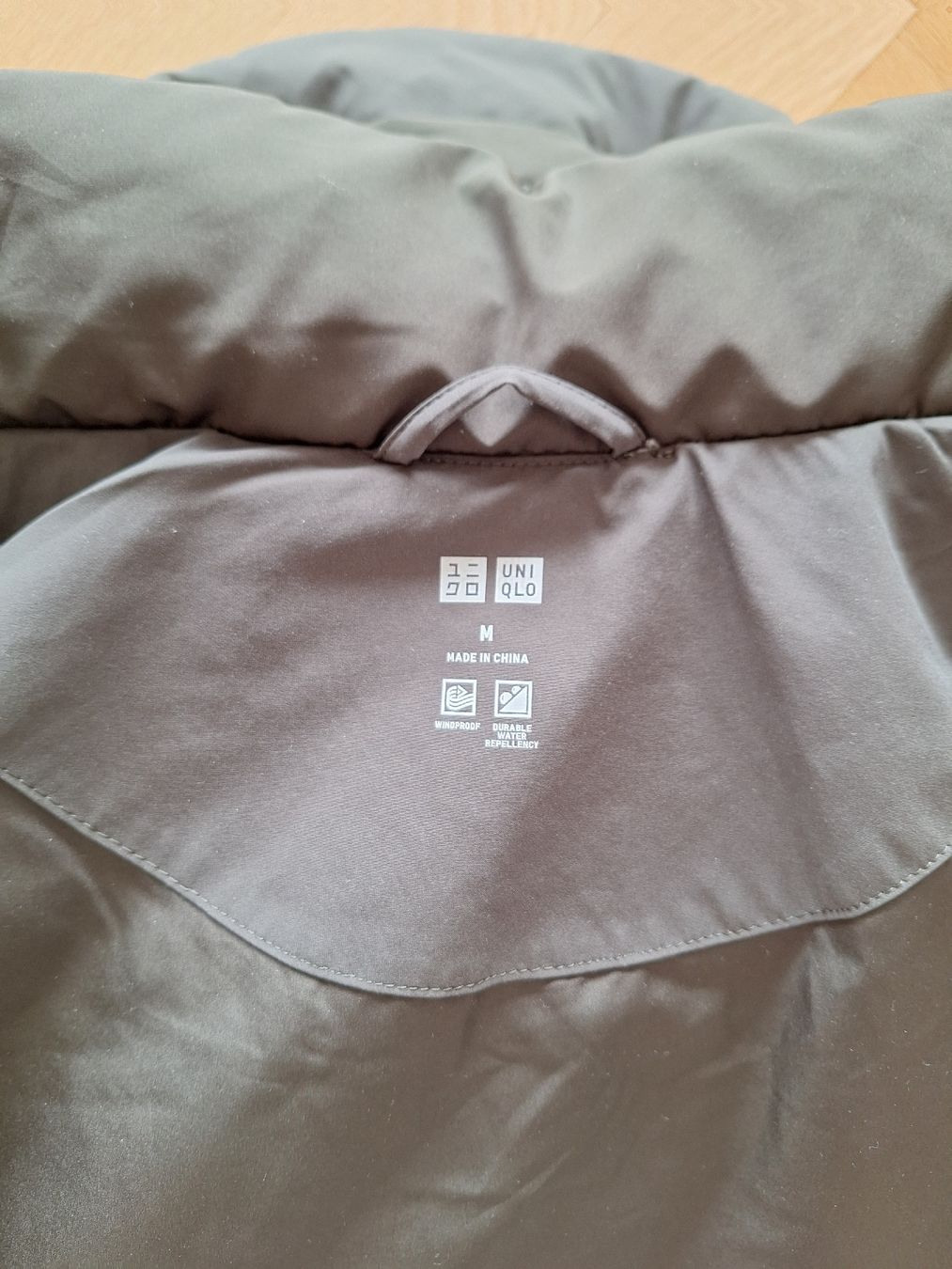 Uniqlo Mäntel: Uniqlo Olive Green Seamless Down Long Coat - Winter M – Gebraucht aus Cham von Drukkerij 4