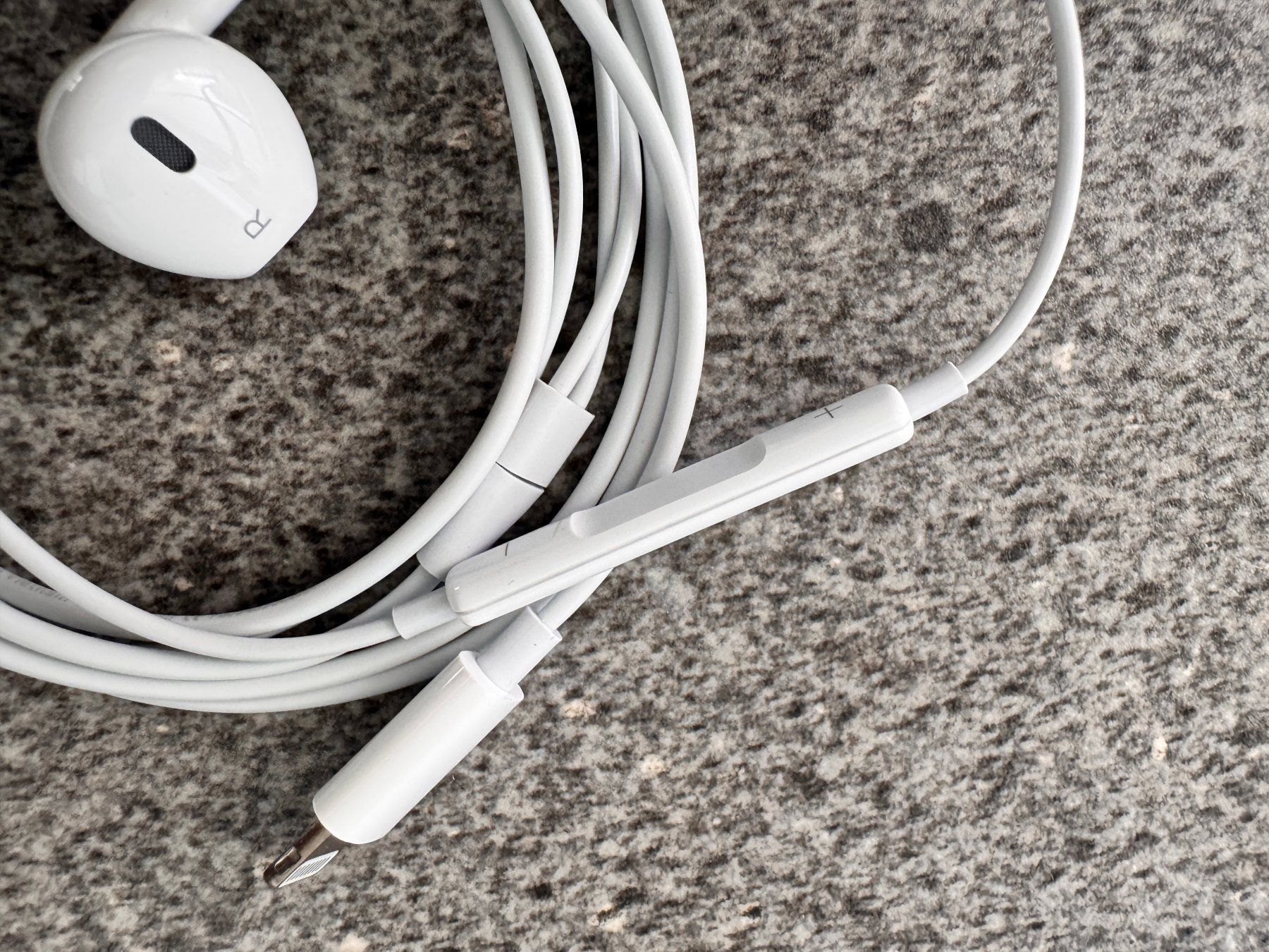 Apple Casques audio: Apple - Earpods Lightning – D'occasion à Basel par szbdsfrjs 1