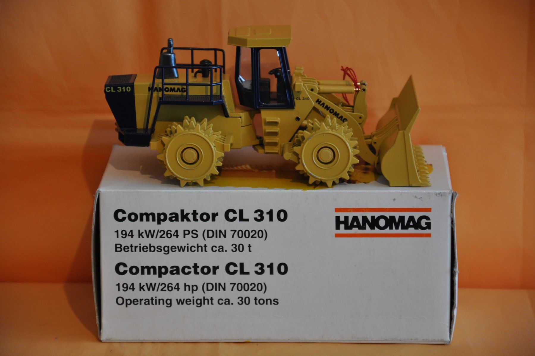 Conrad Kit di modellismo & Modellini statici: HANOMAG CL 310 Compaktor – Nuovo (secondo la descrizione) da Mitlödi venduto da worker04 1