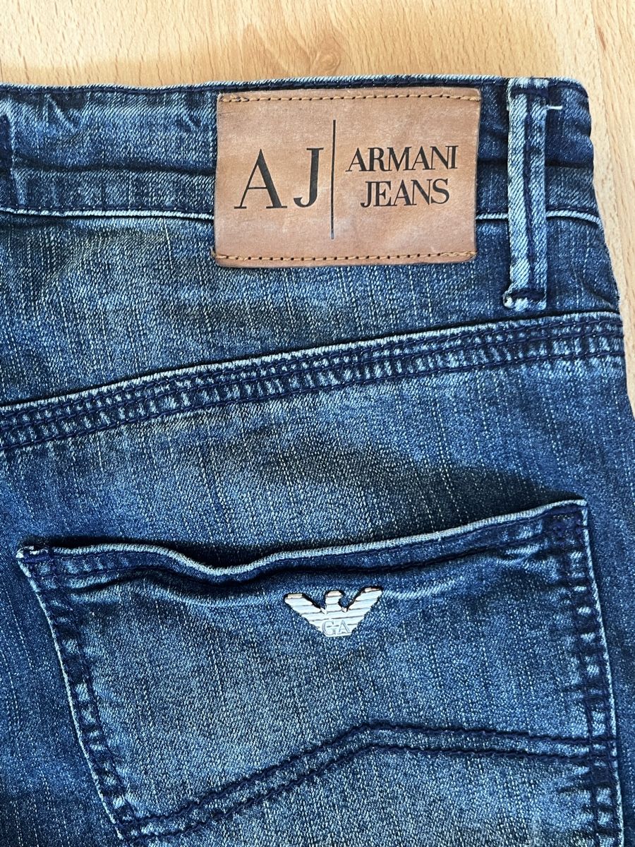Armani Jeans: Armani Jeans – Nuovo (secondo la descrizione) da Tafers venduto da ValKara