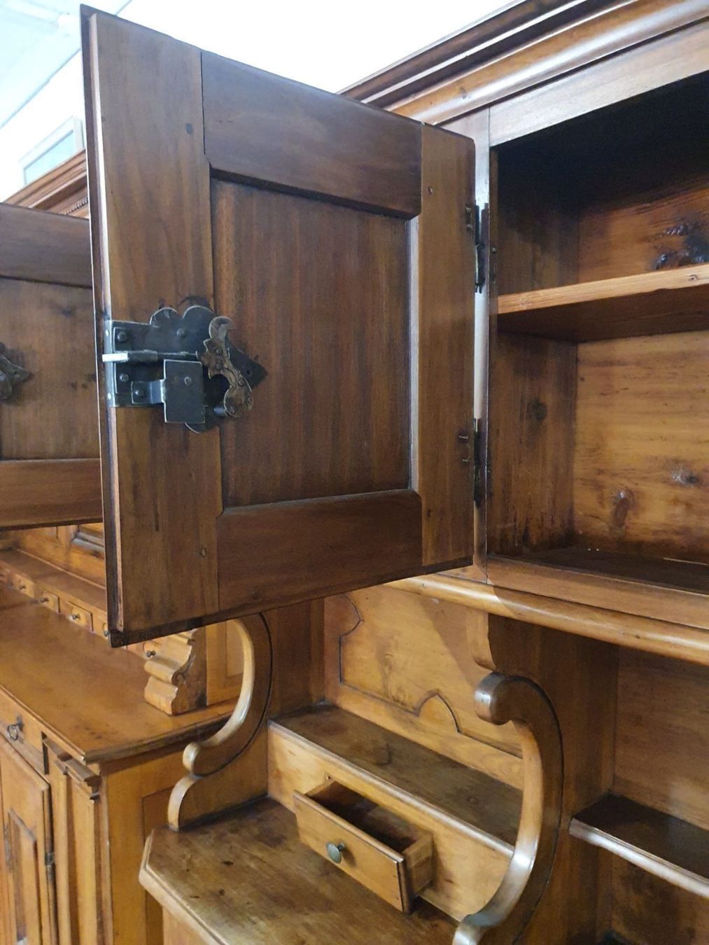 Credenze: ANTIKER BUFFETSCHRANK – Usato da Dietikon venduto da brocki-eyra 5