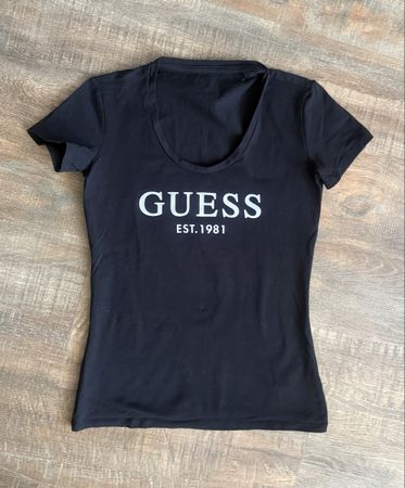 Schwarz T-Shirt GUESS Gr. S 36 neuwertig