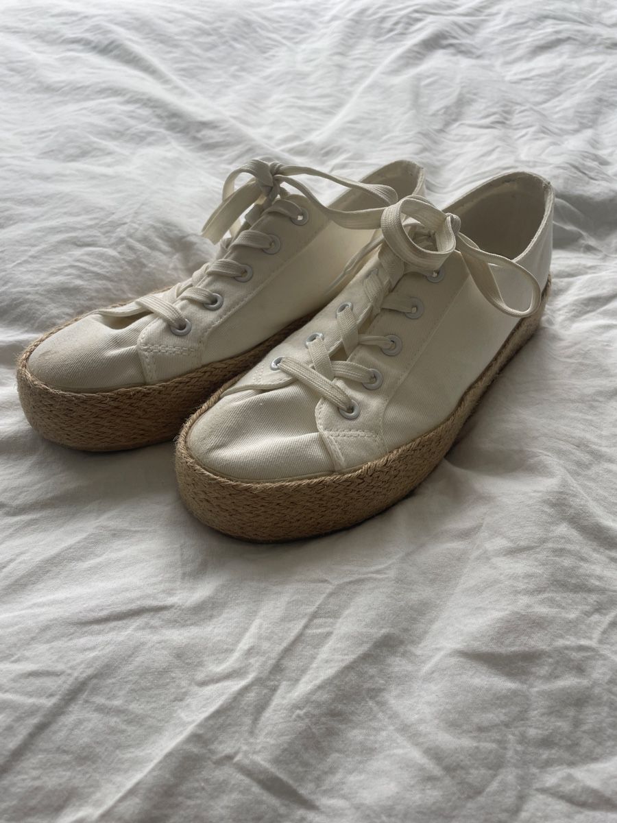 Damenschuhe: Weisse Sommer Sneaker Plateau Bast Gr. 41 – Gebraucht aus St. Niklausen LU von car_2562 1