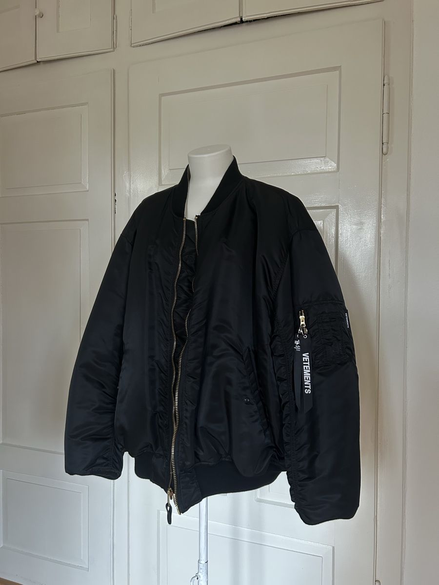 Giacche: Vetements Bomber – Nuovo (secondo la descrizione) da St. Gallen venduto da misvakall