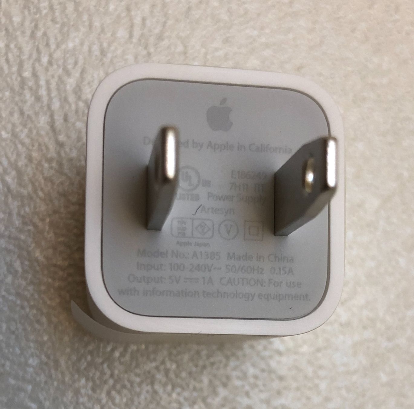 Apple Ladegeräte: Apple USB Netzteil 5W A1385 /Steckertyp A: USA, Kanada, etc. – Neu und originalverpackt aus Thalwil von Sommerwende 3