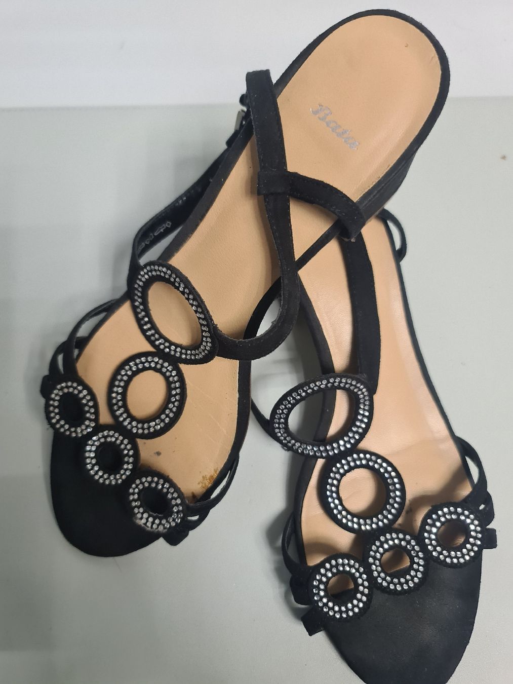 Scarpe da donna: Bata Sandalen schwarz mit Strass Grösse 39 gebraucht – Usato da Oensingen venduto da topangebot10 1