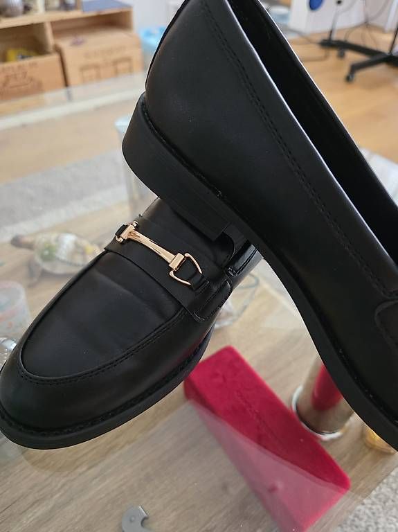 Scarpe da donna: Schwarze Schuhe  – Usato da Luzern venduto da mos_vvy7