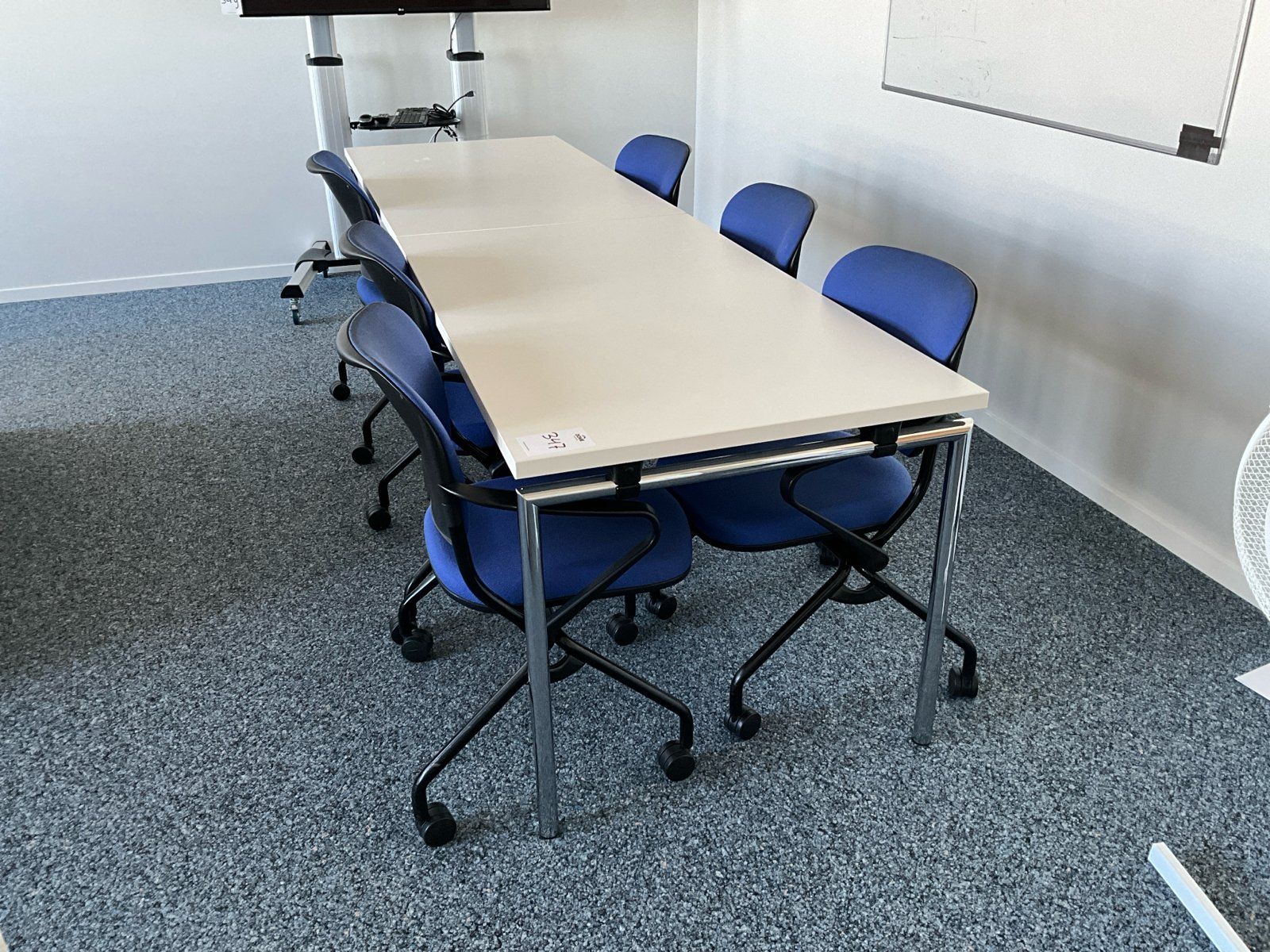 Scrivanie: Konferenzraumtisch mit 6 Stühlen – Usato da Zürich venduto da PIPM_Switzerland 3