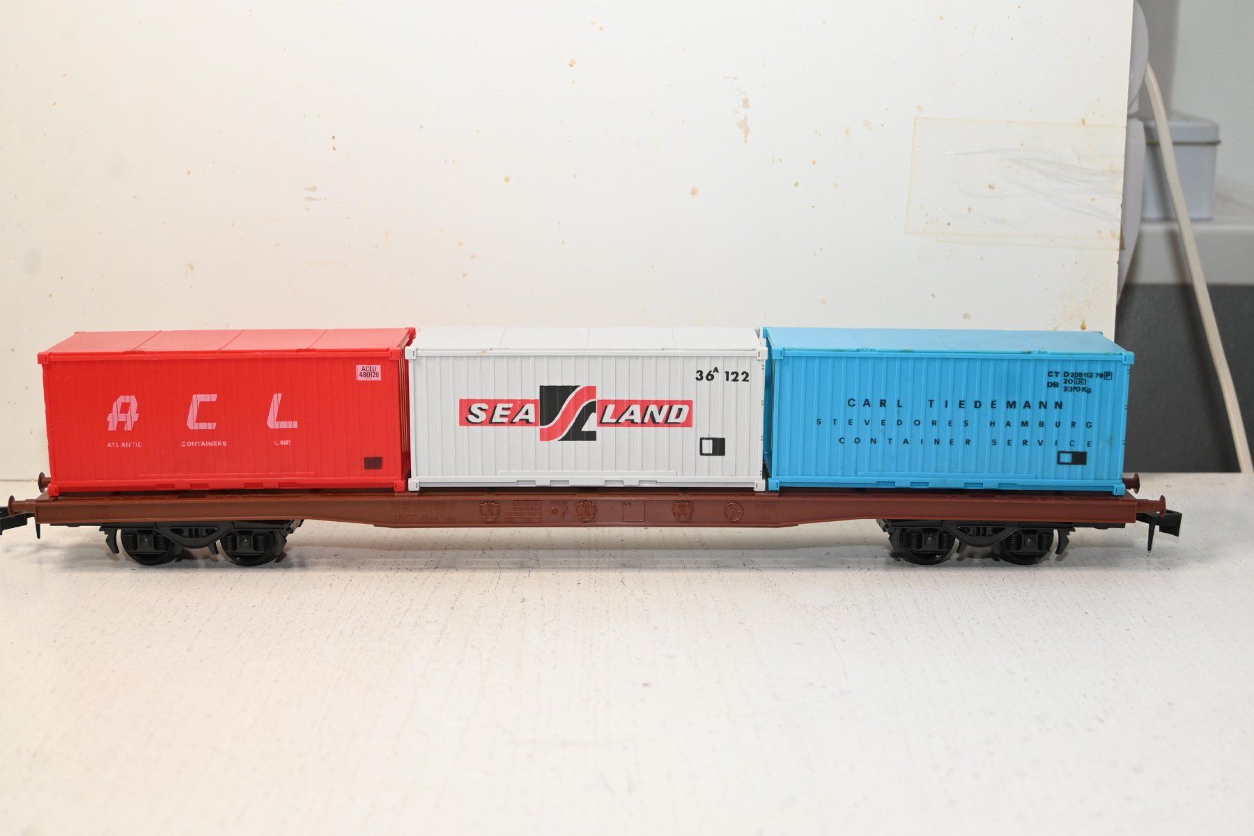 Lima Modellini di ferrovie: Container wagon with 3 containers Lima Spur 0 mit OVP – Usato da Laupen ZH venduto da Zmoewe