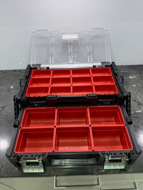Keter Tutti gli attrezzi: 2er-Set Keter Werkzeugkisten (22" & 18") mit Etagensystem – Usato da Aarau Rohr venduto da HappyKoala 2