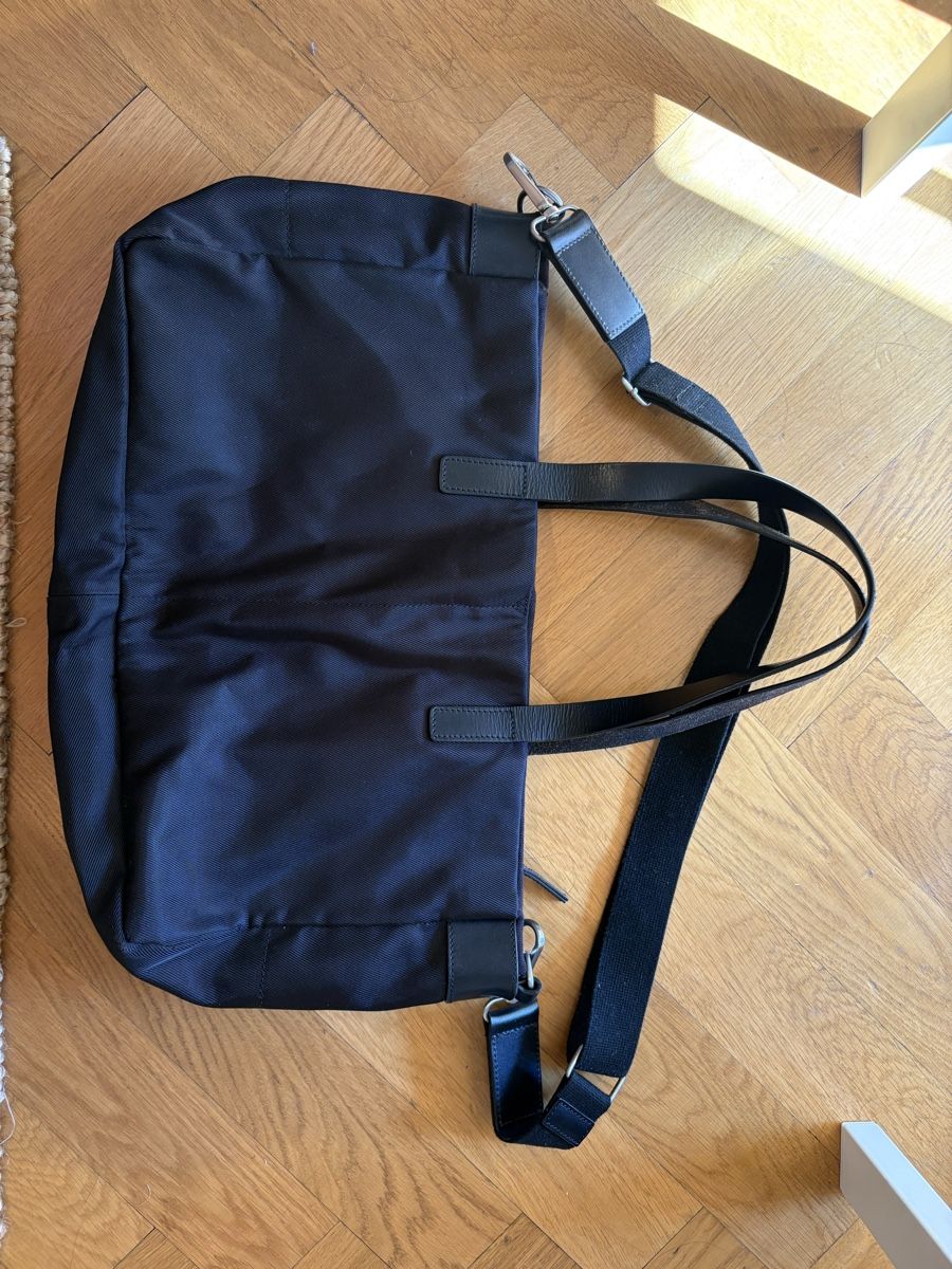 Cos Borse: Sac noir COS bi-matière et extensible  – Usato da Genève venduto da flo_qxp6