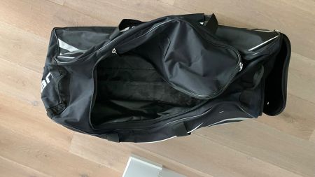 Eishockeytasche mit Rollen