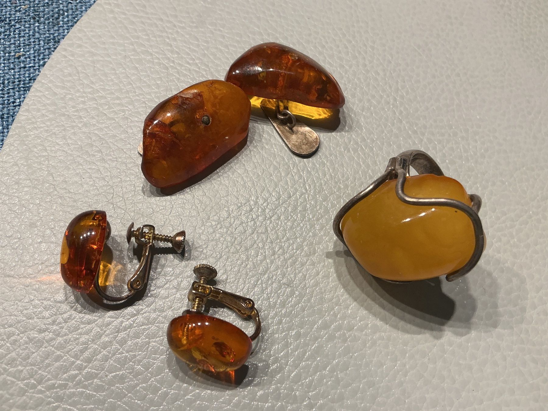 Altri gioielli: Bernstein Schmuck  Ohrclips Ring Manschettenknöpfe – Usato da Wettingen venduto da Andres54 1