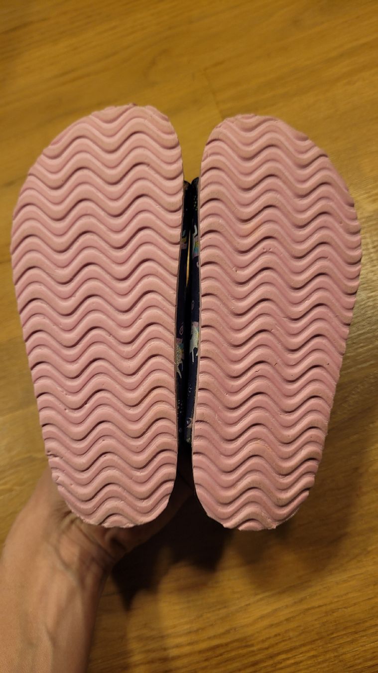 Schuhe für Mädchen: Pantoletten, Grösse 28 – Gebraucht aus Uetendorf von Heyhey3661 1