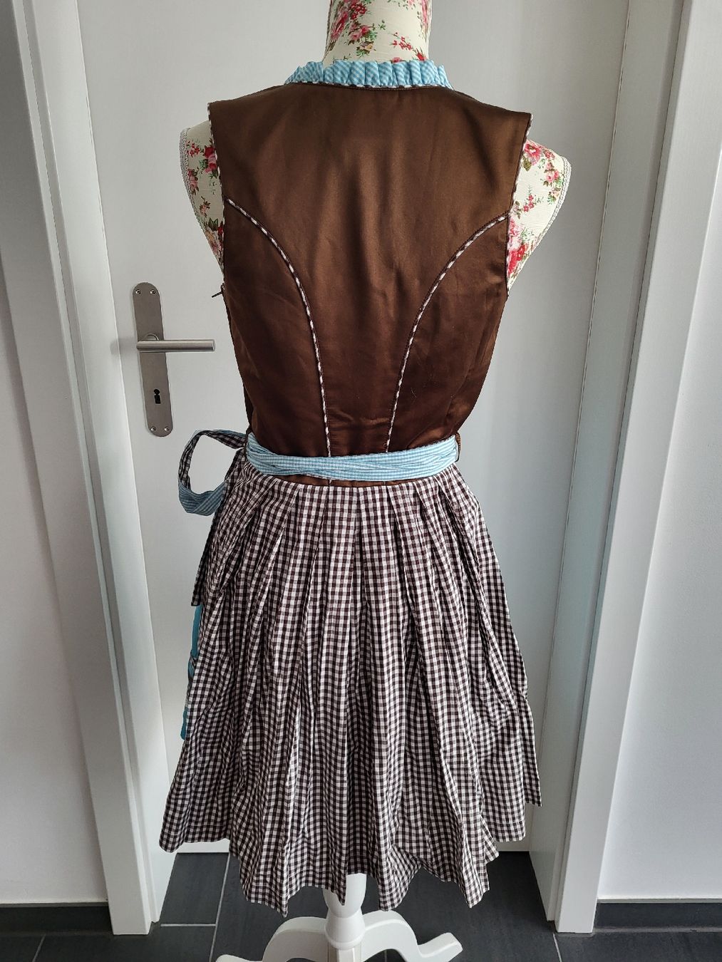 Robes: Country Line Dirndl – D'occasion à Matzendorf par hauli2 1
