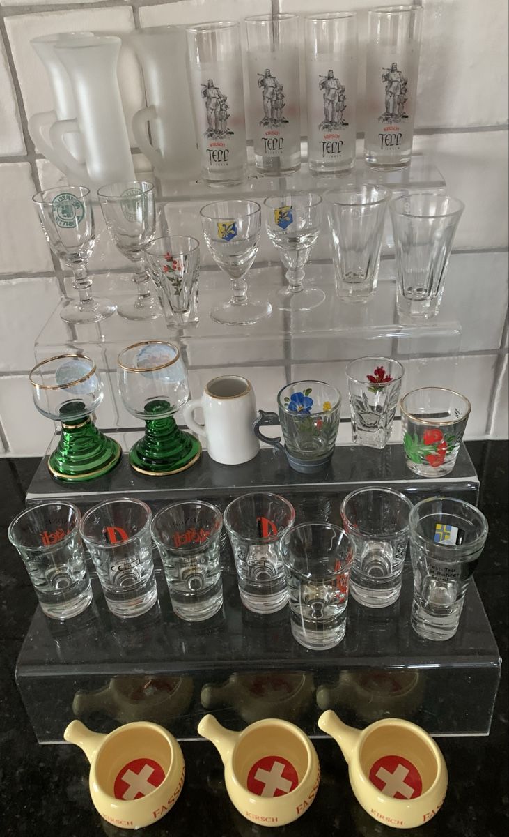 Bicchieri: Vintage Schnapsgläser 30 Stk. – Usato da Egg b. Zürich venduto da ohtannenbaum 1