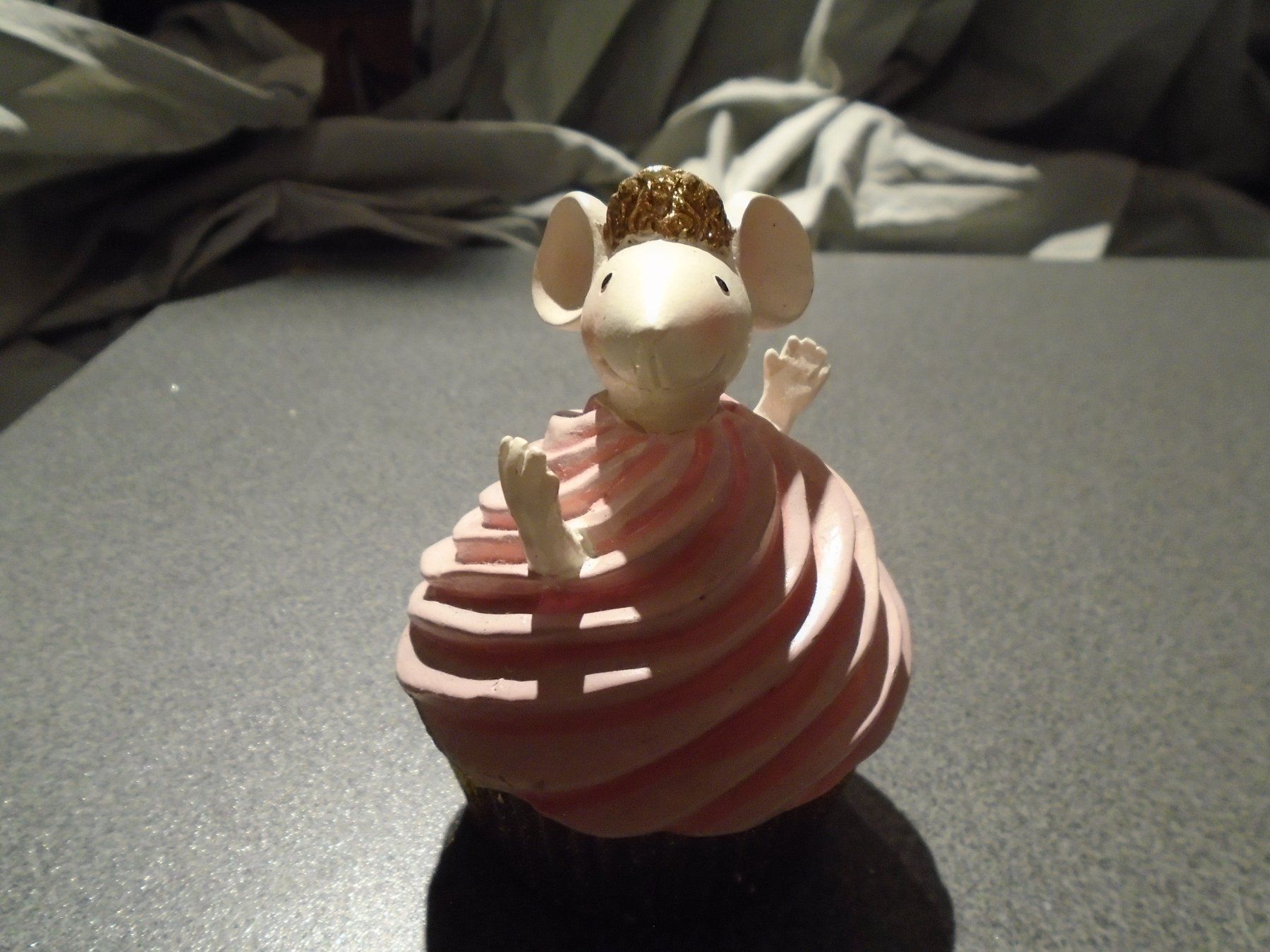 Alle Dekorationen: Dose Cup-Cake Maus, rosa – Gebraucht aus Zürich von abraxas1291