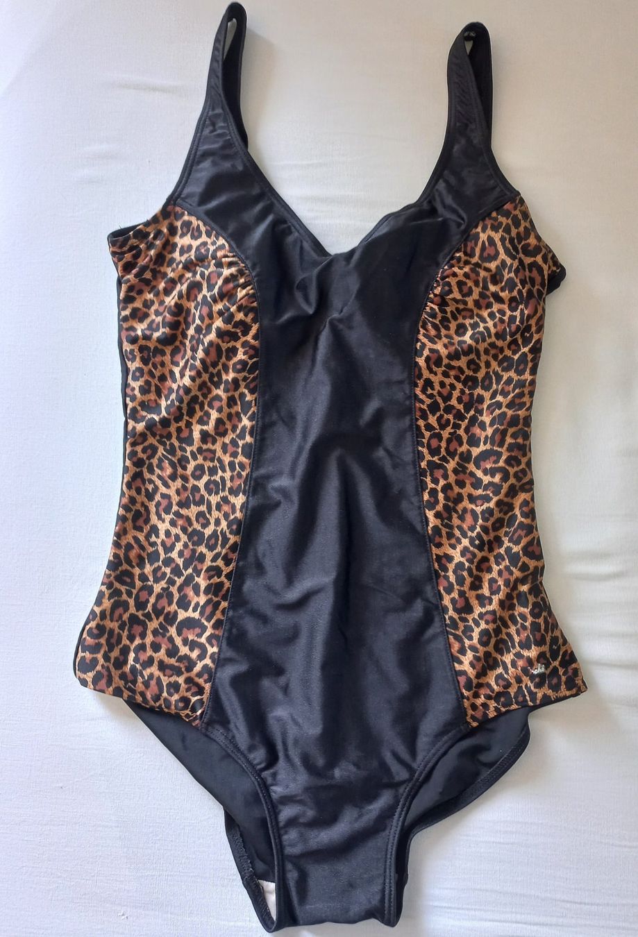 Costumi da bagno & Bikini: Badeanzug Damen Leo Print Schwarz Grösse 40 – Usato da Wettingen venduto da tonia3