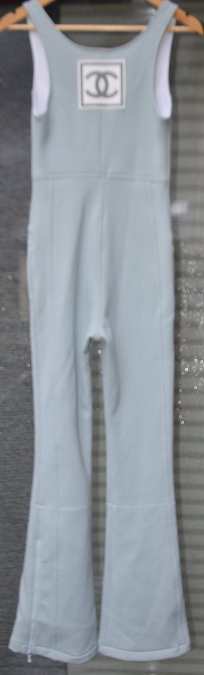 Chanel Completi & Tailleur: Chanel Skianzug / combinaison de ski .34 – Usato da Collonges venduto da Auganien 3