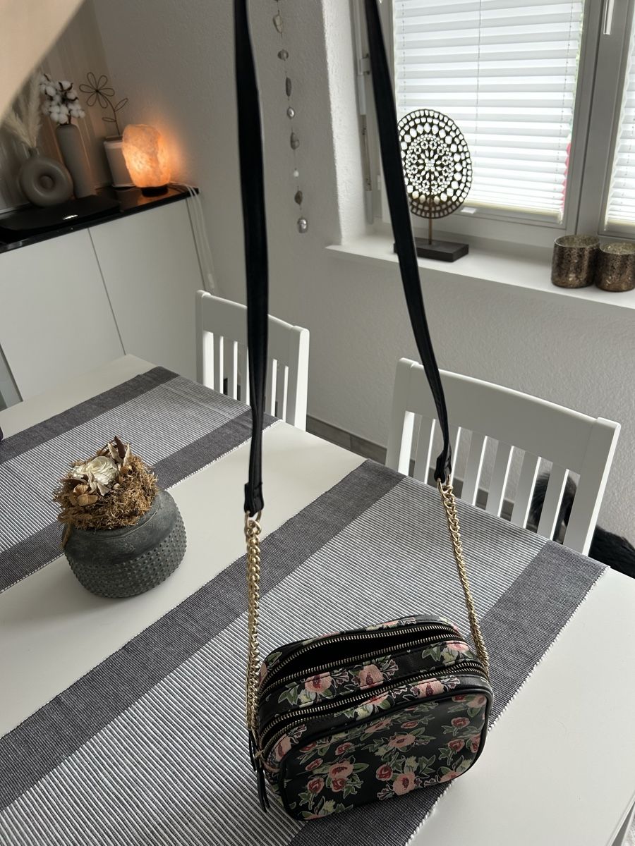 Borse da donna: Umhängetasche / Crossbody Bag – Usato da Mägenwil venduto da afiloni84 4