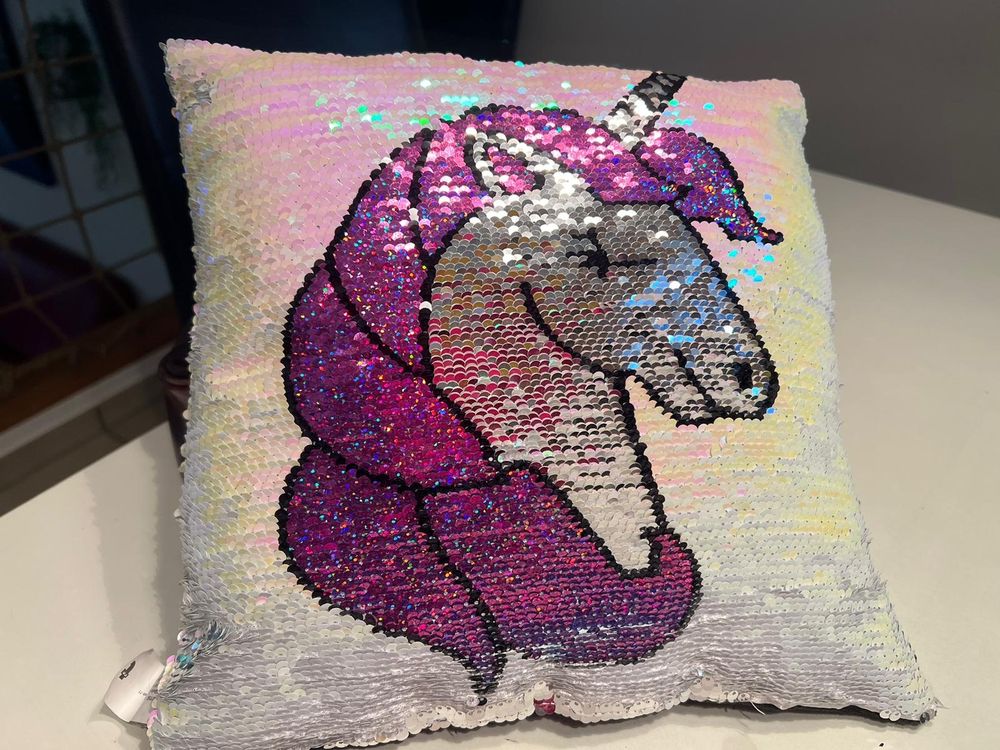 Produktbild von Magic Reveal Pailletten Kissenbezug – Personalisierbar Mit Einhornkopf, 16x16 Zoll, In Silber/Weiß
